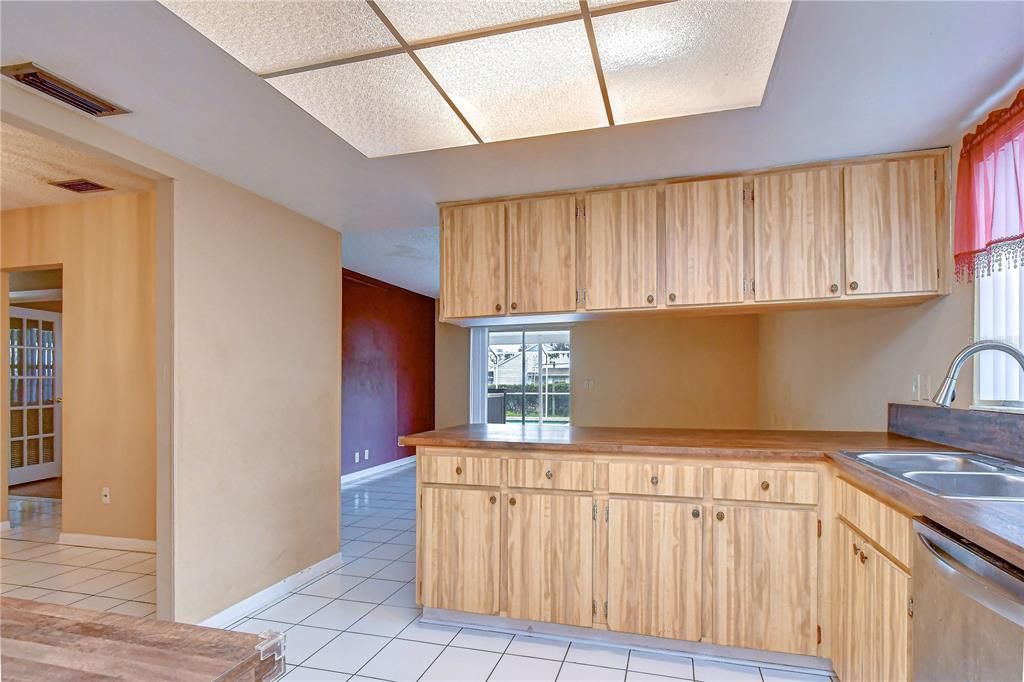 На продажу: $429,900 (4 спален, 2 ванн, 1630 Квадратных фут)