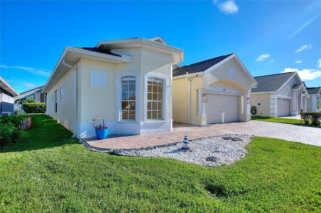 На продажу: $335,000 (2 спален, 2 ванн, 1774 Квадратных фут)