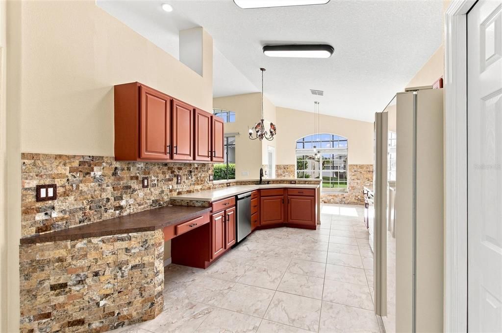 На продажу: $335,000 (2 спален, 2 ванн, 1774 Квадратных фут)