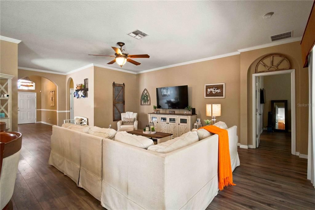 For Sale: $477,000 (4 beds, 3 baths, 2261 Square Feet)