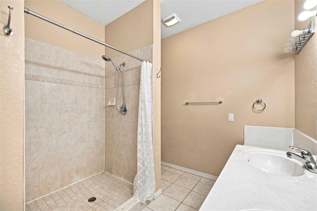 For Sale: $650,000 (5 beds, 3 baths, 2230 Square Feet)