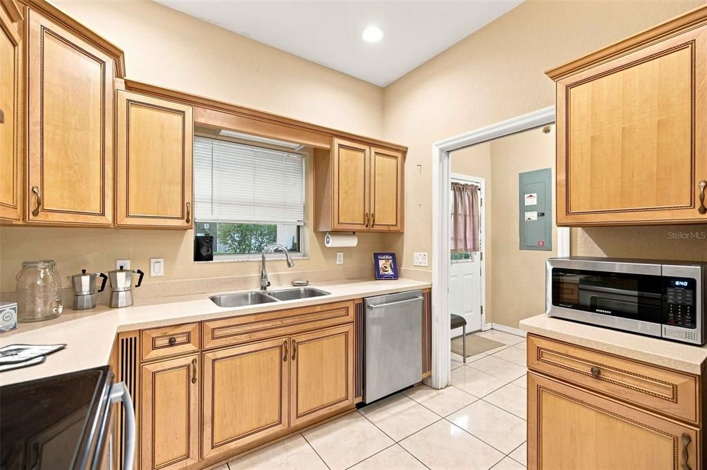 For Sale: $650,000 (5 beds, 3 baths, 2230 Square Feet)