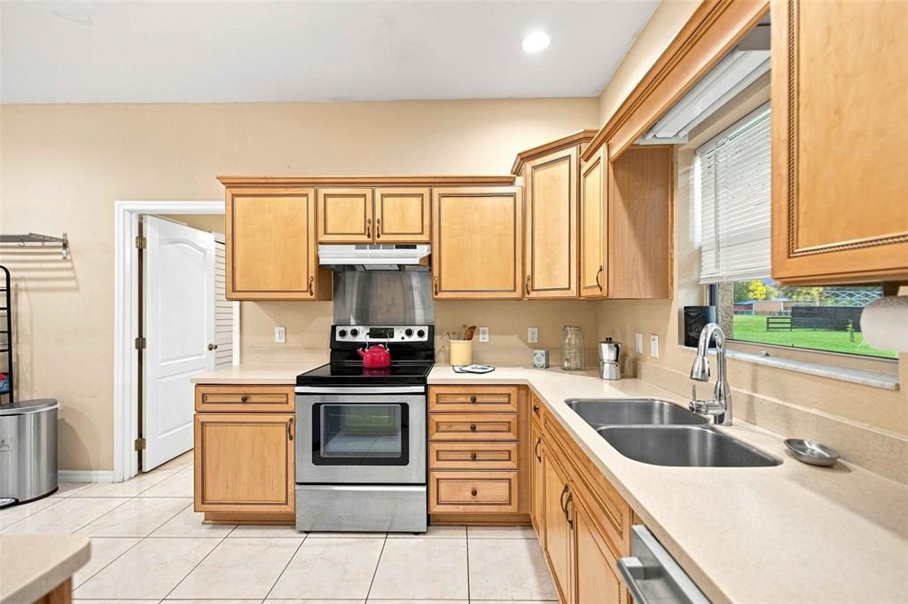For Sale: $650,000 (5 beds, 3 baths, 2230 Square Feet)