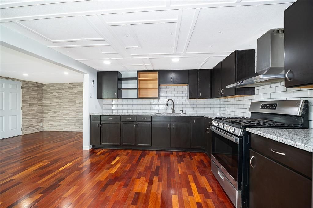 For Sale: $100,000 (3 beds, 2 baths, 3150 Square Feet)