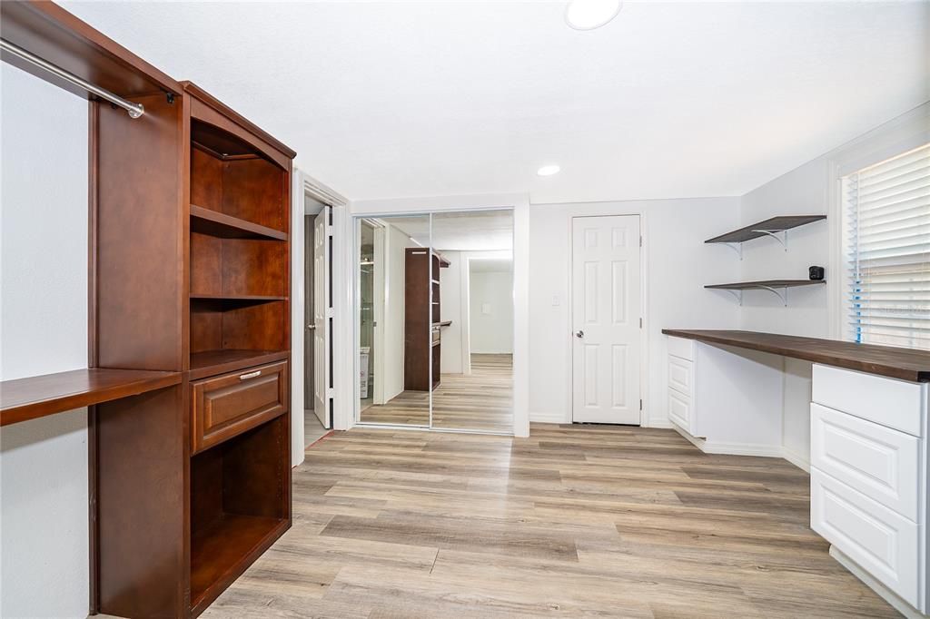 For Sale: $100,000 (3 beds, 2 baths, 3150 Square Feet)