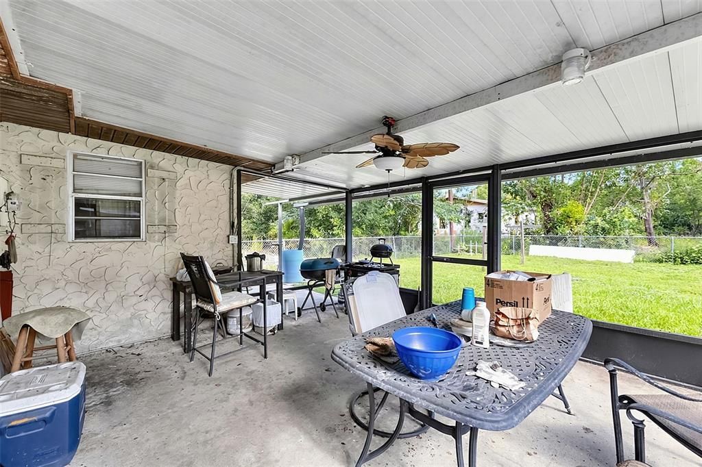 For Sale: $119,990 (2 beds, 1 baths, 1034 Square Feet)