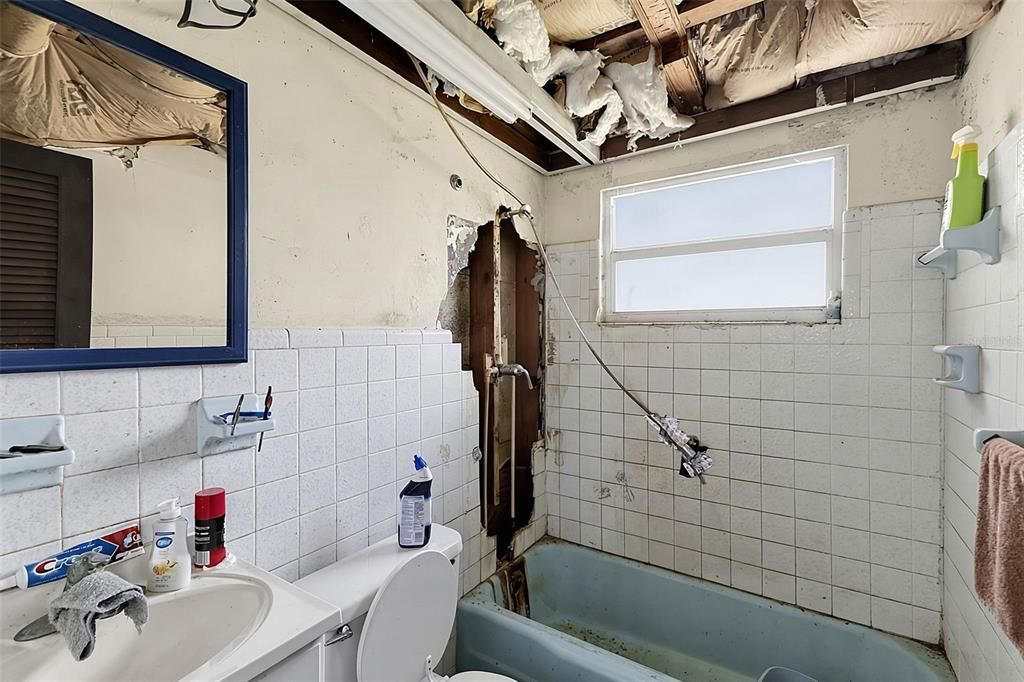 For Sale: $119,990 (2 beds, 1 baths, 1034 Square Feet)