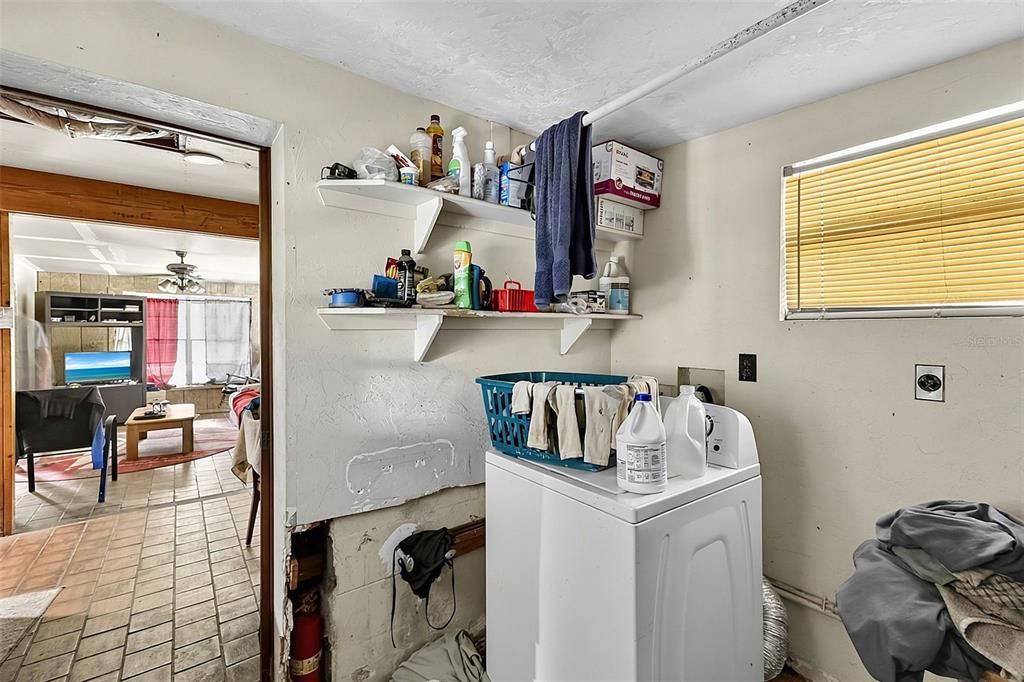For Sale: $119,990 (2 beds, 1 baths, 1034 Square Feet)