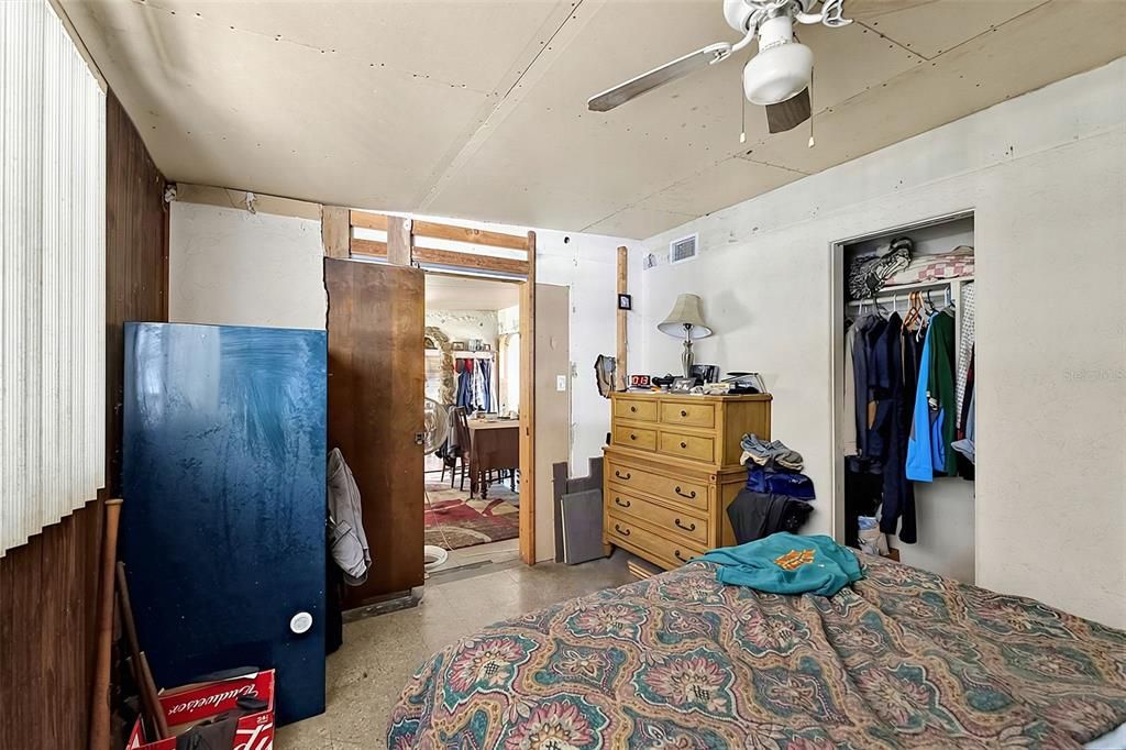 For Sale: $119,990 (2 beds, 1 baths, 1034 Square Feet)