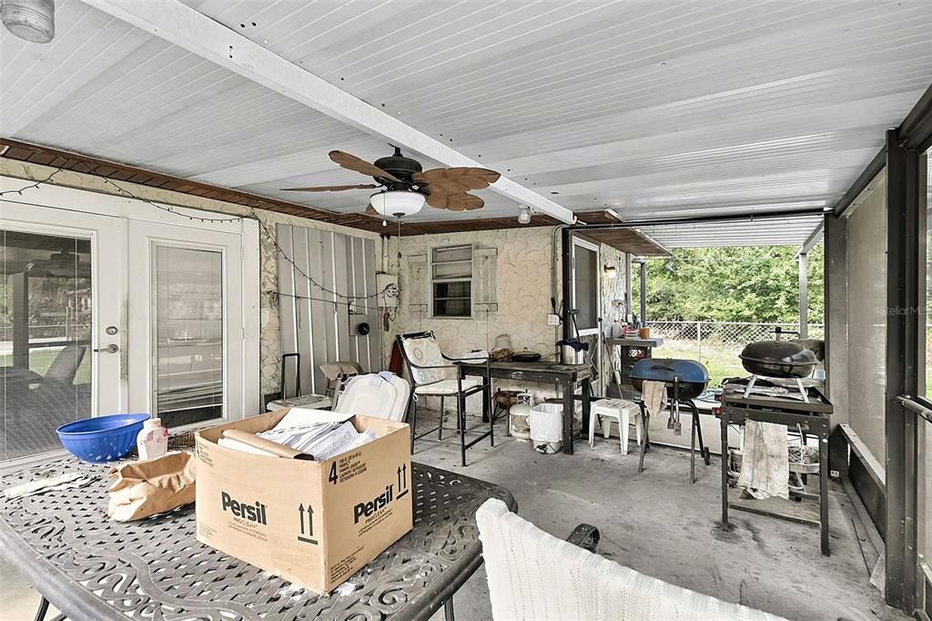 For Sale: $119,990 (2 beds, 1 baths, 1034 Square Feet)