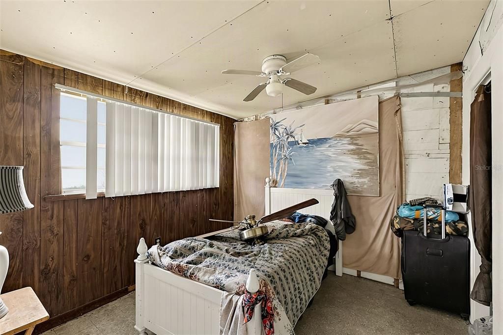 For Sale: $119,990 (2 beds, 1 baths, 1034 Square Feet)