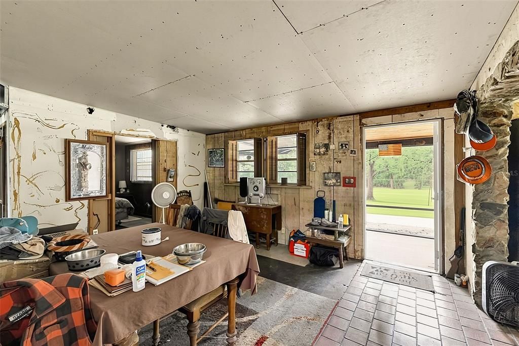 For Sale: $119,990 (2 beds, 1 baths, 1034 Square Feet)
