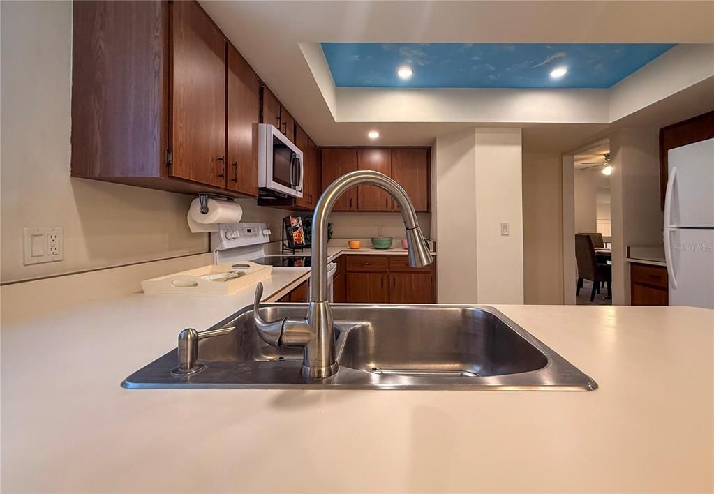 For Sale: $180,000 (2 beds, 2 baths, 1098 Square Feet)