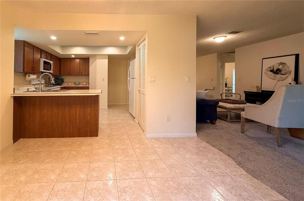 For Sale: $180,000 (2 beds, 2 baths, 1098 Square Feet)