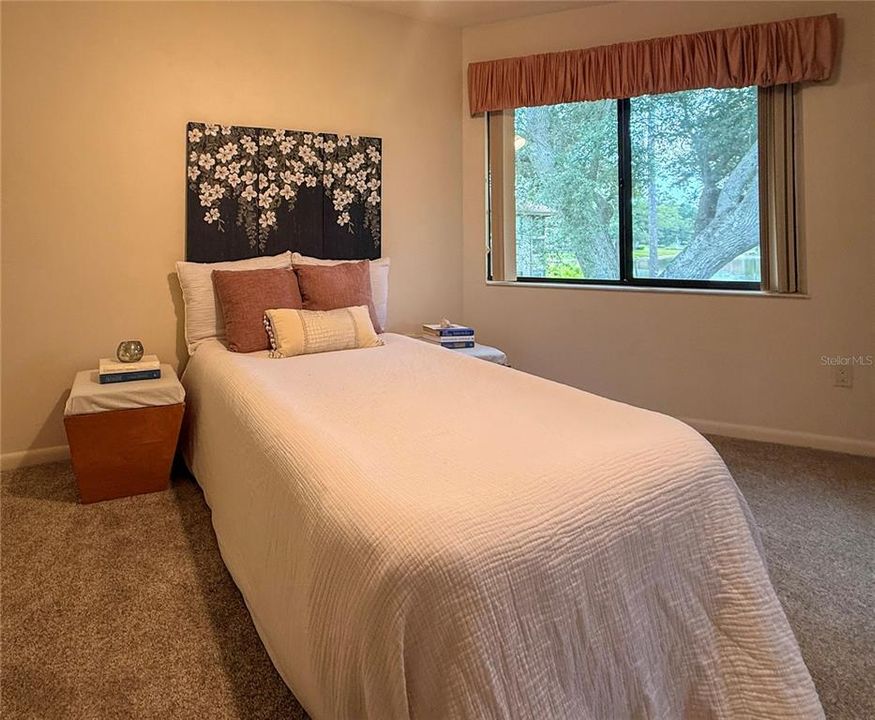 For Sale: $180,000 (2 beds, 2 baths, 1098 Square Feet)