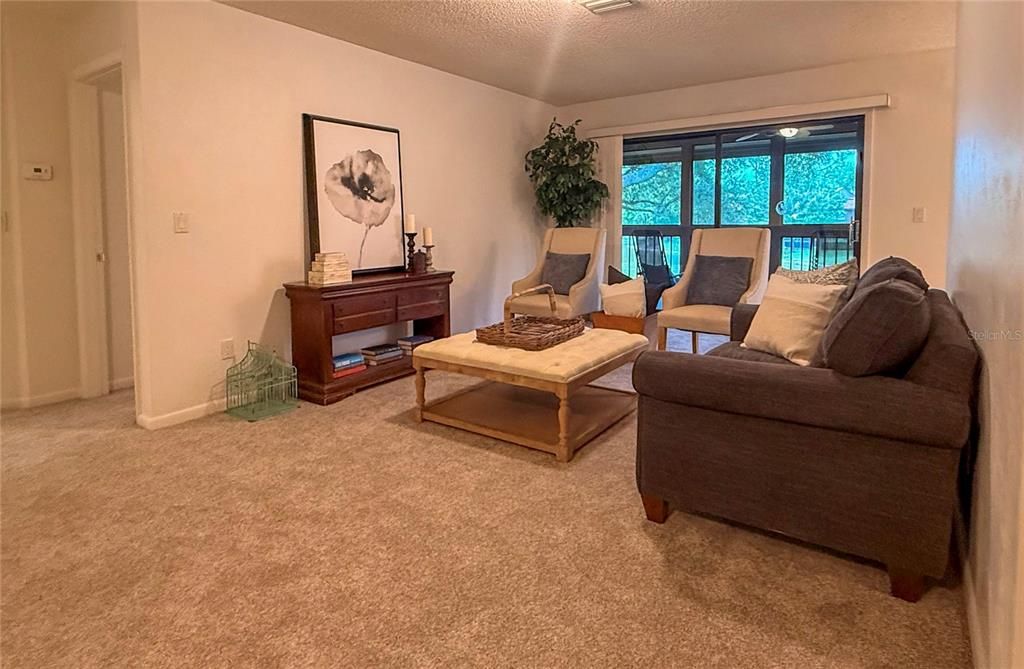 For Sale: $180,000 (2 beds, 2 baths, 1098 Square Feet)