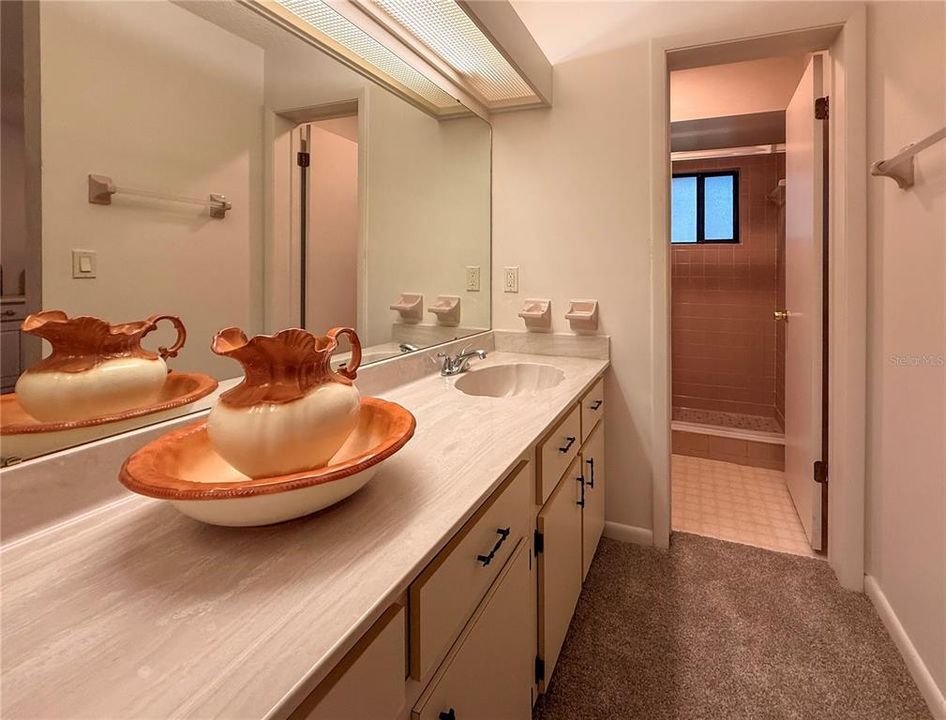 For Sale: $180,000 (2 beds, 2 baths, 1098 Square Feet)