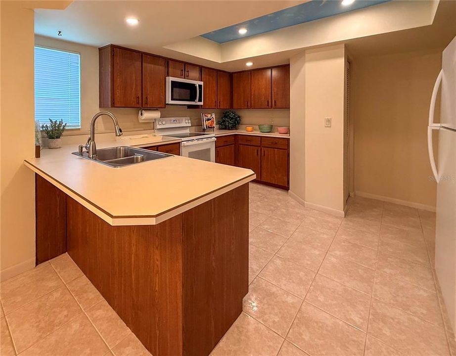 For Sale: $180,000 (2 beds, 2 baths, 1098 Square Feet)