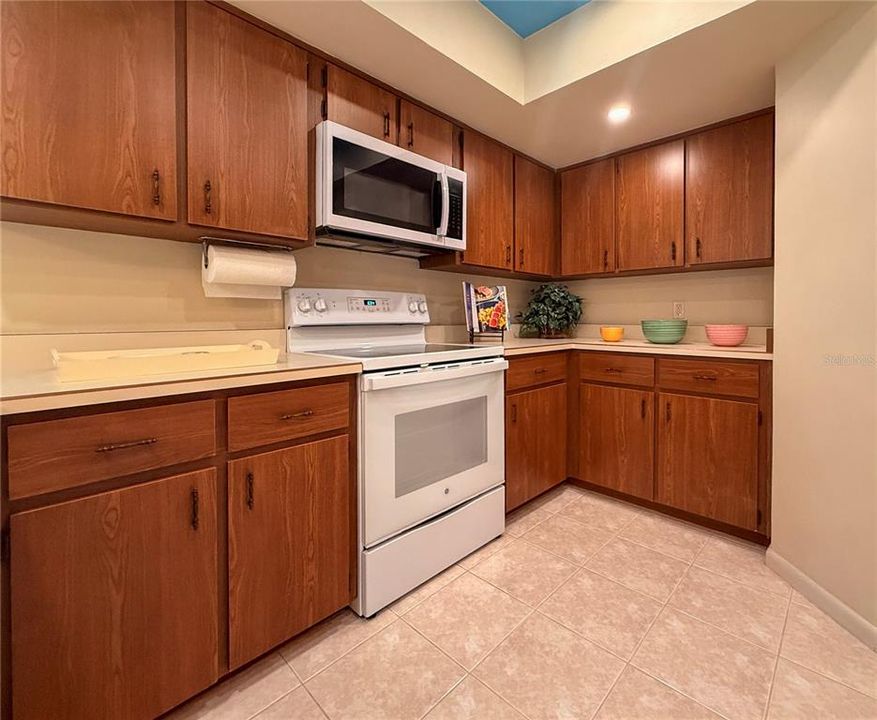 For Sale: $180,000 (2 beds, 2 baths, 1098 Square Feet)