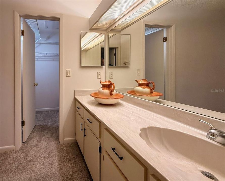 For Sale: $180,000 (2 beds, 2 baths, 1098 Square Feet)