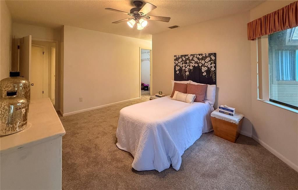 For Sale: $180,000 (2 beds, 2 baths, 1098 Square Feet)