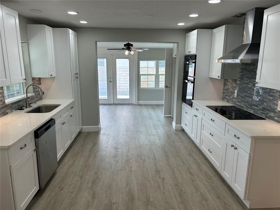 Active With Contract: $267,900 (3 beds, 2 baths, 1532 Square Feet)