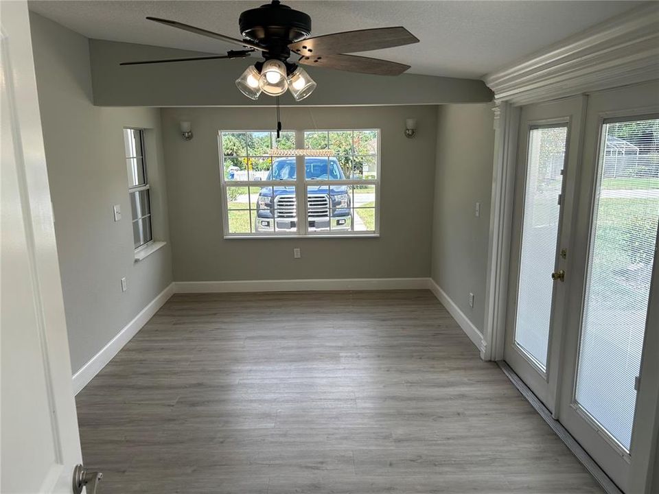 Active With Contract: $267,900 (3 beds, 2 baths, 1532 Square Feet)