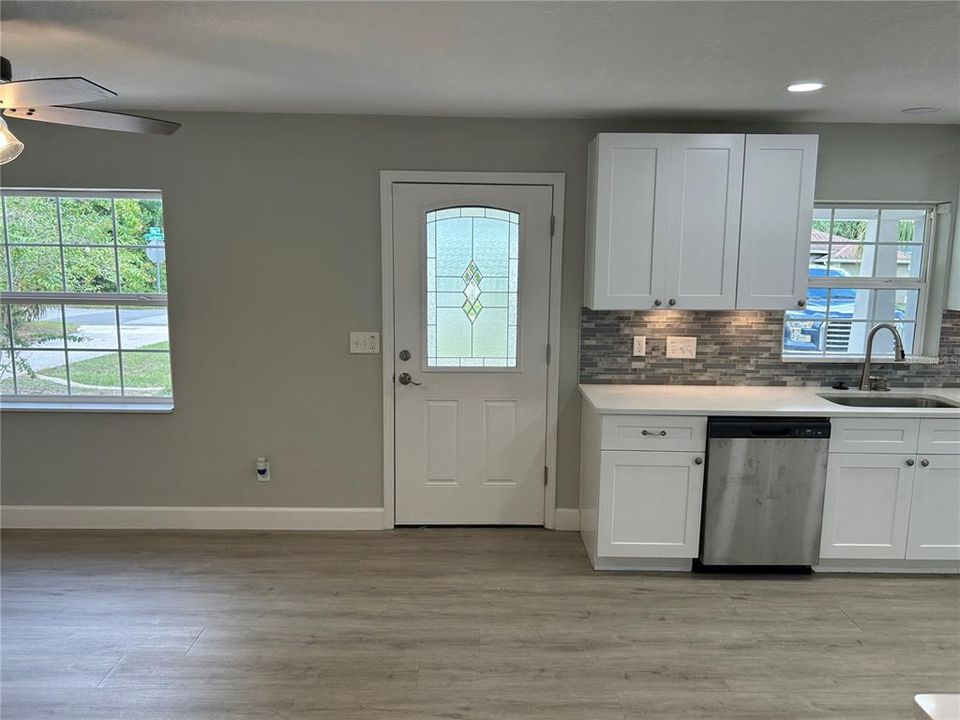 Active With Contract: $267,900 (3 beds, 2 baths, 1532 Square Feet)