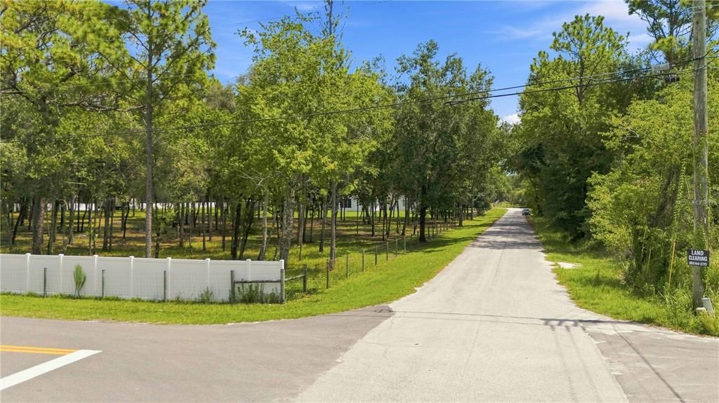 На продажу: $90,000 (1.10 acres)
