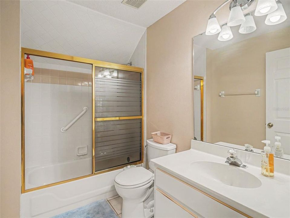 En Venta: $450,000 (4 camas, 2 baños, 2332 Pies cuadrados)