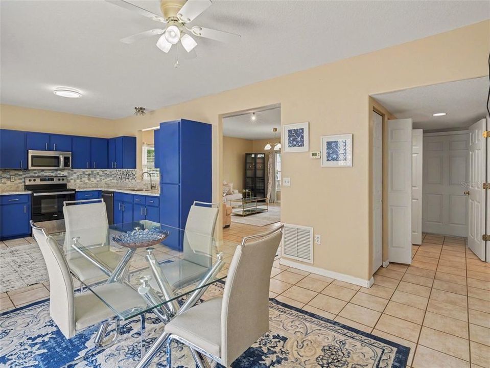 En Venta: $450,000 (4 camas, 2 baños, 2332 Pies cuadrados)