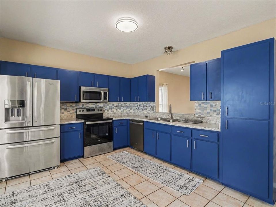 En Venta: $450,000 (4 camas, 2 baños, 2332 Pies cuadrados)