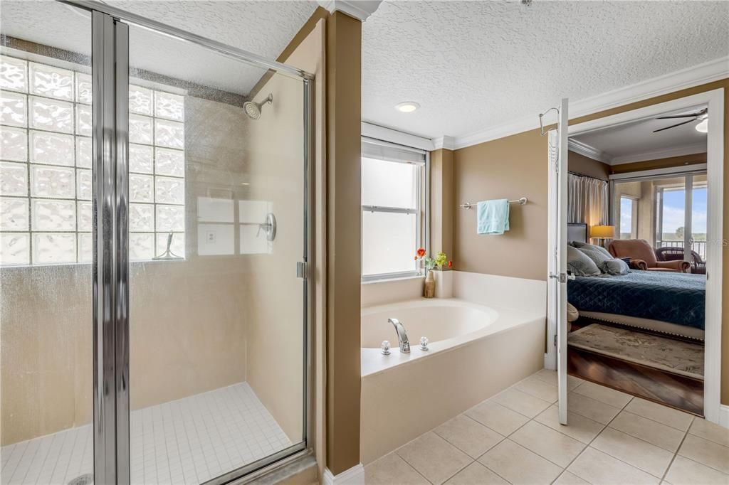 En Venta: $1,425,000 (3 camas, 3 baños, 2409 Pies cuadrados)