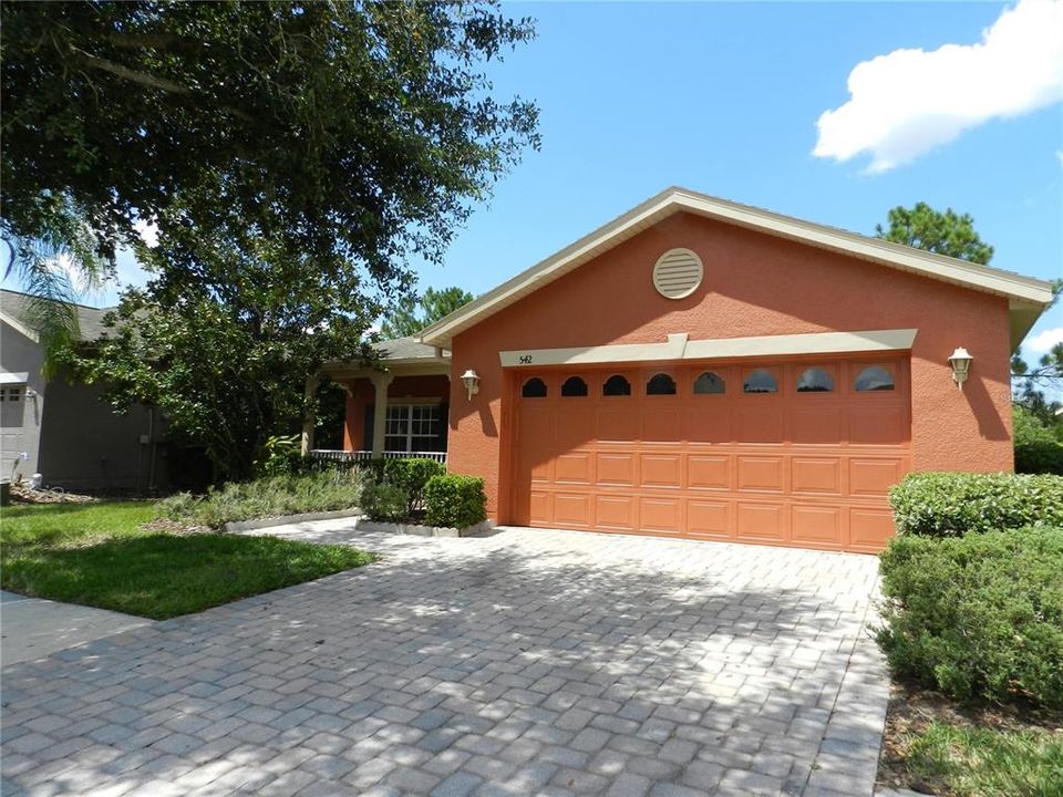 For Sale: $320,000 (2 beds, 2 baths, 1574 Square Feet)
