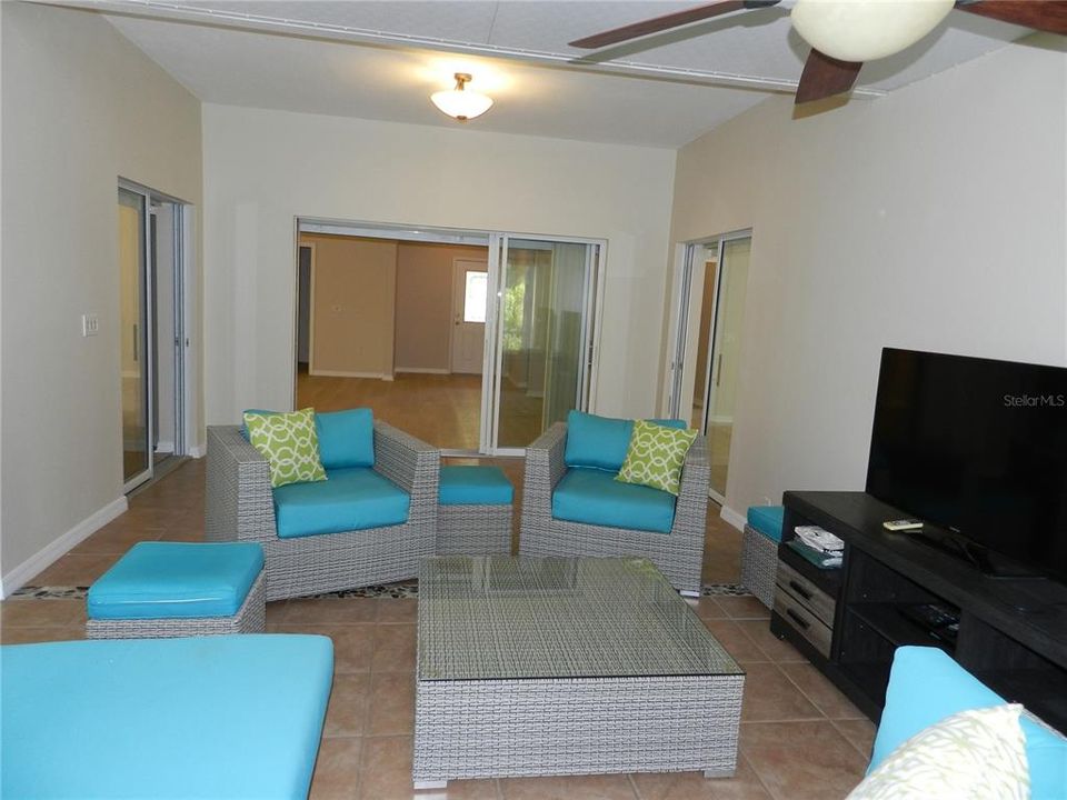 For Sale: $320,000 (2 beds, 2 baths, 1574 Square Feet)