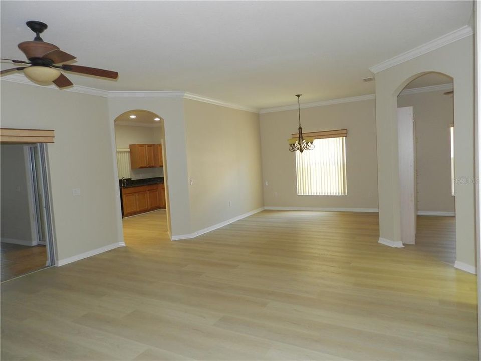 For Sale: $320,000 (2 beds, 2 baths, 1574 Square Feet)