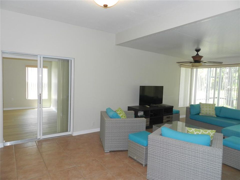 For Sale: $320,000 (2 beds, 2 baths, 1574 Square Feet)