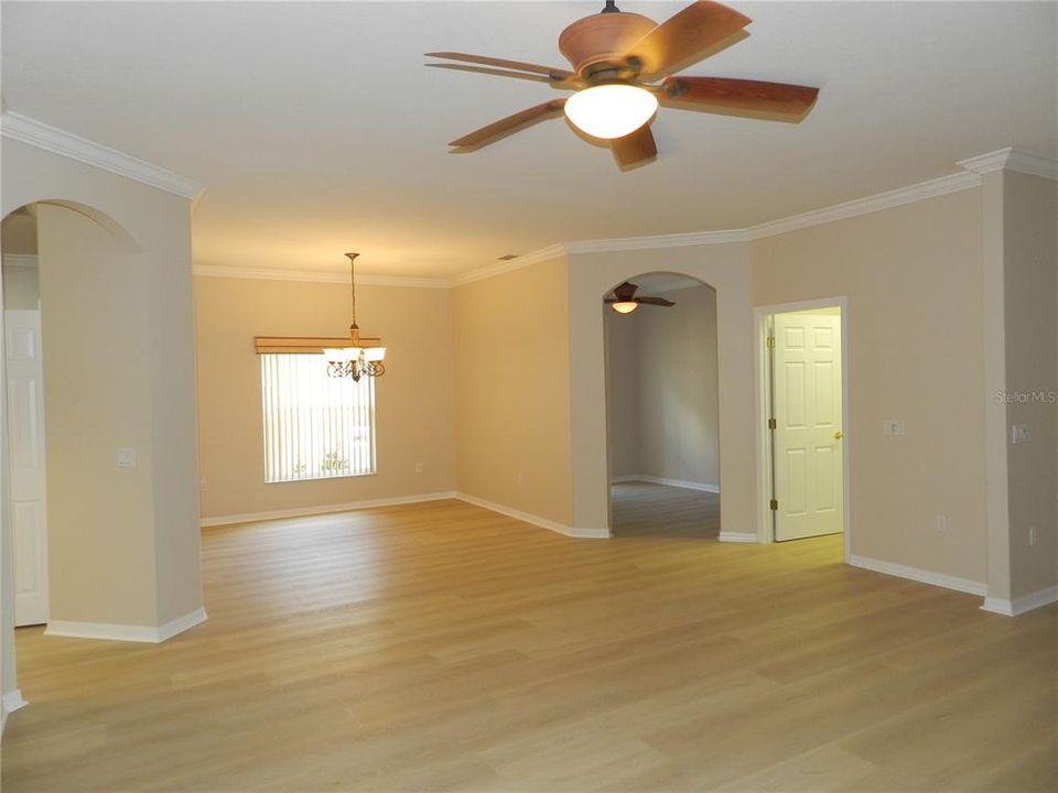 For Sale: $320,000 (2 beds, 2 baths, 1574 Square Feet)