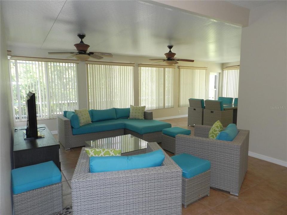 For Sale: $320,000 (2 beds, 2 baths, 1574 Square Feet)