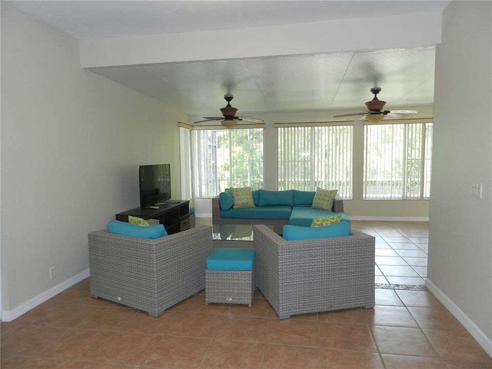 For Sale: $320,000 (2 beds, 2 baths, 1574 Square Feet)