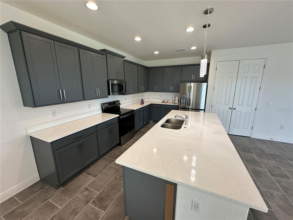 For Rent: $2,700 (4 beds, 2 baths, 2094 Square Feet)