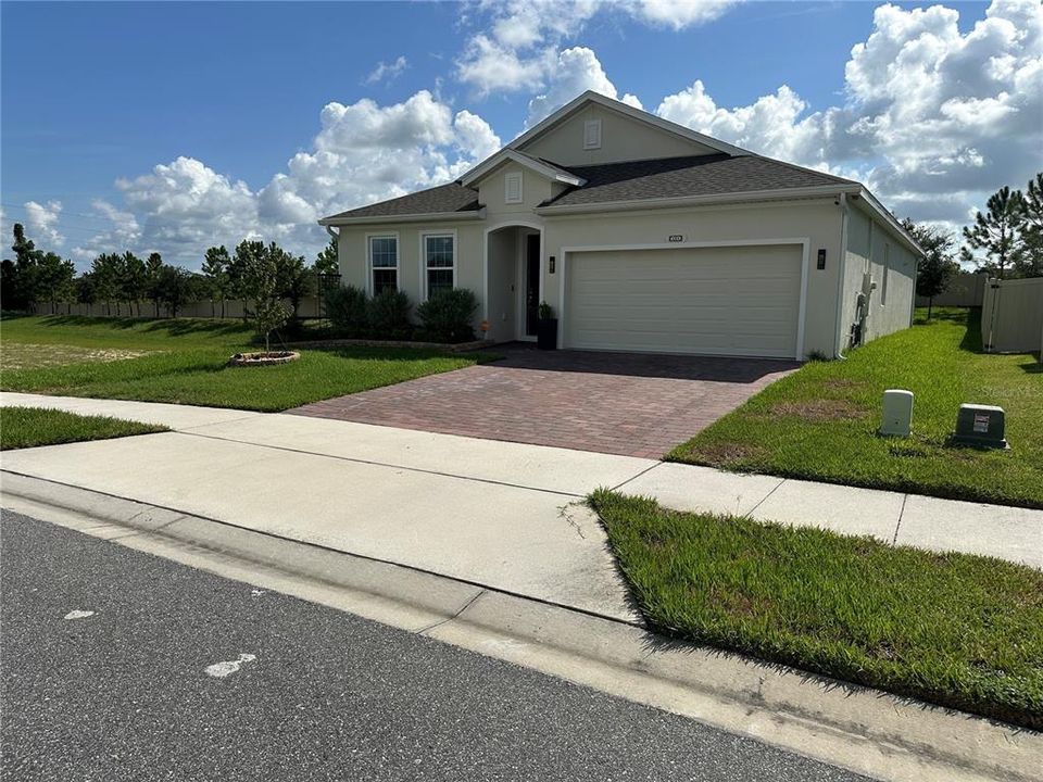 For Rent: $2,700 (4 beds, 2 baths, 2094 Square Feet)