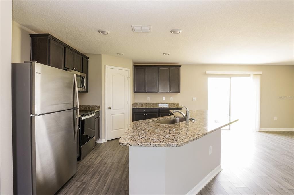 For Rent: $1,730 (3 beds, 2 baths, 1463 Square Feet)