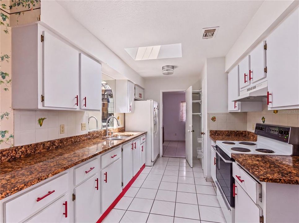 На продажу: $375,000 (3 спален, 2 ванн, 2255 Квадратных фут)