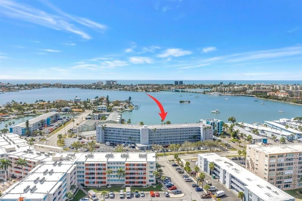 For Sale: $199,900 (2 beds, 2 baths, 1270 Square Feet)