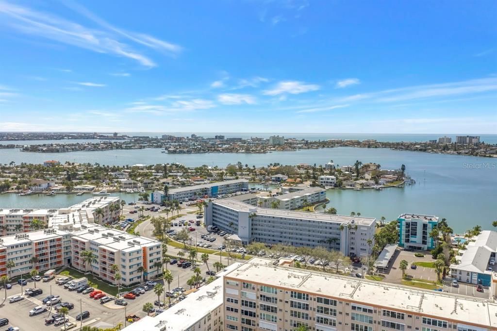 For Sale: $199,900 (2 beds, 2 baths, 1270 Square Feet)