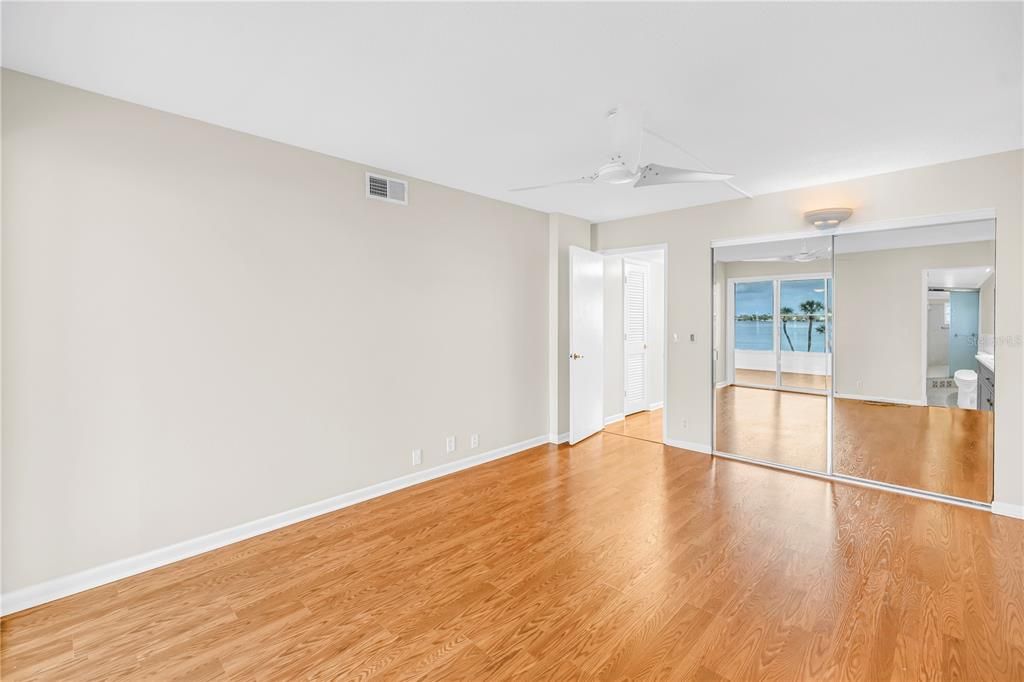 For Sale: $199,900 (2 beds, 2 baths, 1270 Square Feet)
