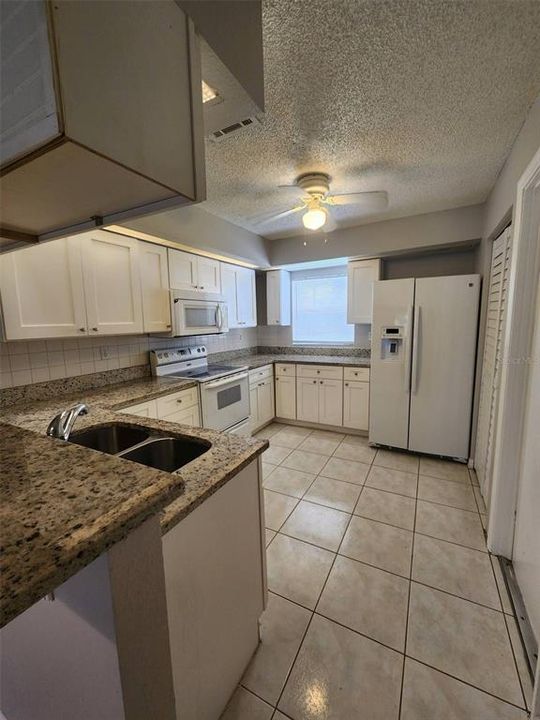 For Rent: $1,750 (3 beds, 2 baths, 1325 Square Feet)