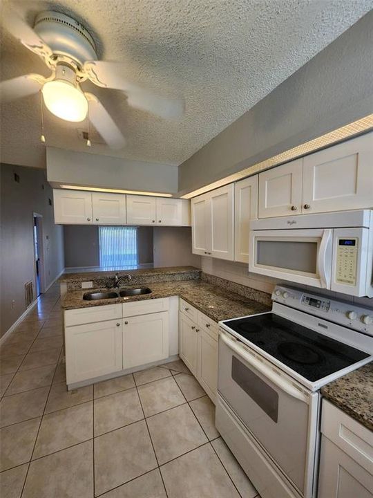 For Rent: $1,750 (3 beds, 2 baths, 1325 Square Feet)