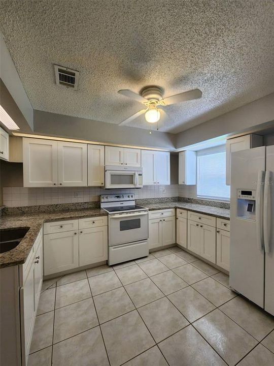 For Rent: $1,750 (3 beds, 2 baths, 1325 Square Feet)